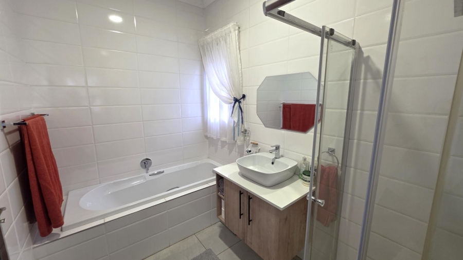 3 Bedroom Property for Sale in Melodie North West